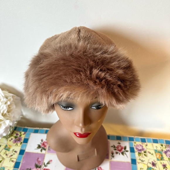 Elegant Brown Cream Faux Fur Hat - Picture 2 of 7